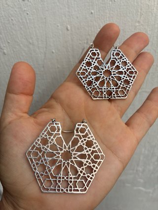 Pendientes geométricos plateados