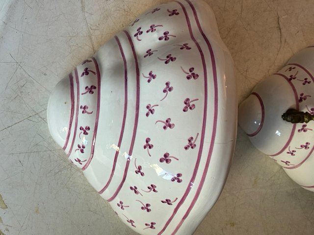 Aguamanil cerámica vintage morado y blanco