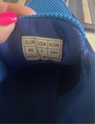Scarpe da ginnastica blu e bianche