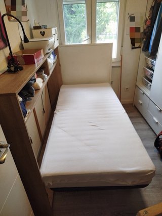 Cama abatible pared metal y madera