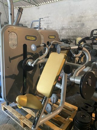 Máquina de Tríceps Technogym
