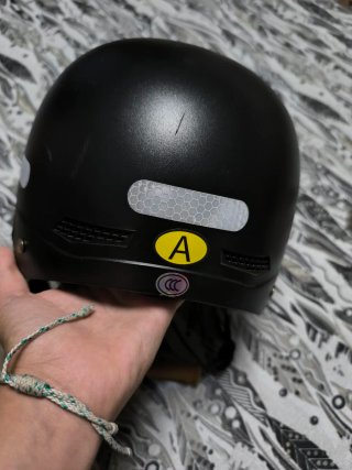 Casco Negro Ajustable Patinaje