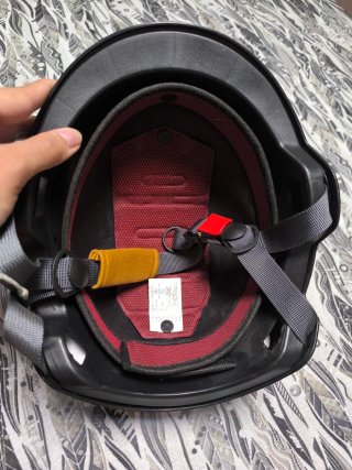Casco Negro Ajustable Patinaje