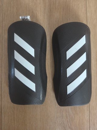 Espinilleras Adidas Tiro Negras