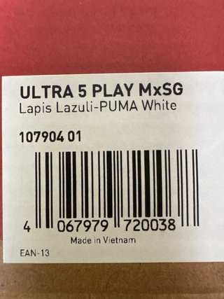 Botas de fútbol Puma Ultra 5 color Lapis Lazuli.