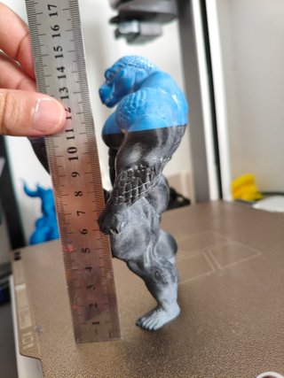 Figura Hombre Lagarto Azul y Negro