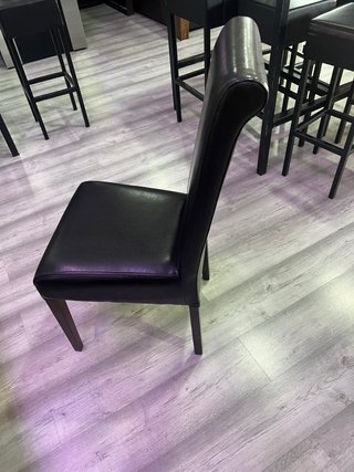 Silla de comedor de cuero negra