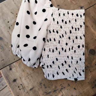 Blusa beige con lunares negros
