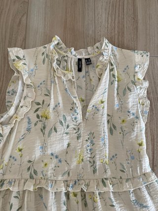 Vestito floreale con balze