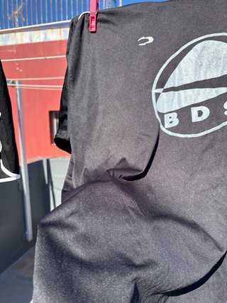 Camiseta deportiva negra BDS con bolso incluido