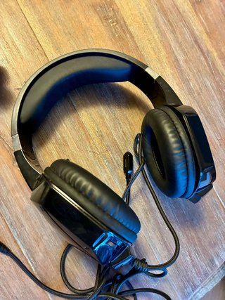Auriculares gaming Tritton Kunai con micrófono