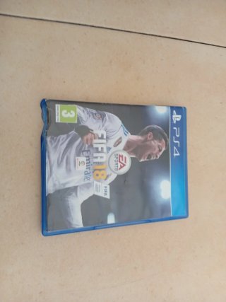 Juegos PS4 FIFA 18 y FIFA 22