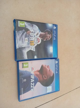 Juegos PS4 FIFA 18 y FIFA 22