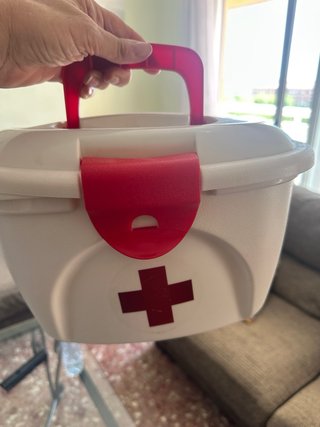 Maletín médico de juguete para muñecos