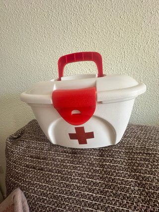 Maletín médico de juguete para muñecos