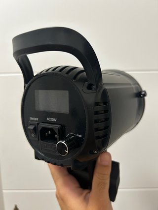 Foco de luz con accesorio