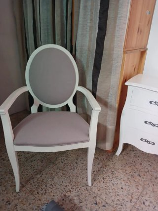 Cabecero con Mesitas y Sillón
