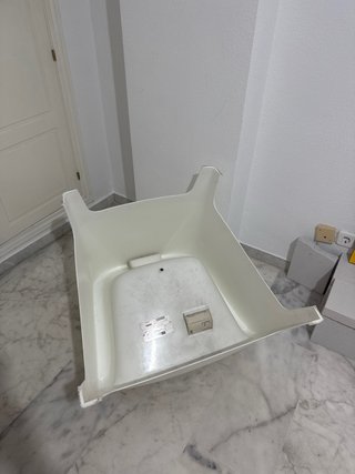 Silla de jardín de plástico blanca