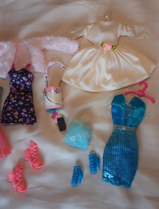 Abiti Barbie e simili: vestiti, scarpe e accessori