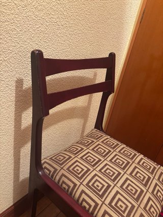 Silla vintage madera oscura tapizada