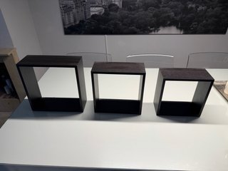 3 estanterias de pared forma de cubo color marron
