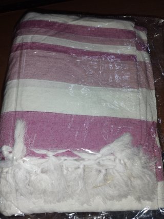 Colcha multiusos rosa y blanca