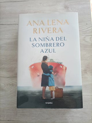 La niña del sombrero azul