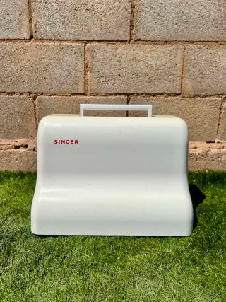 MÁQUINA DE COSER SINGER ORIGINAL CON CARCASA