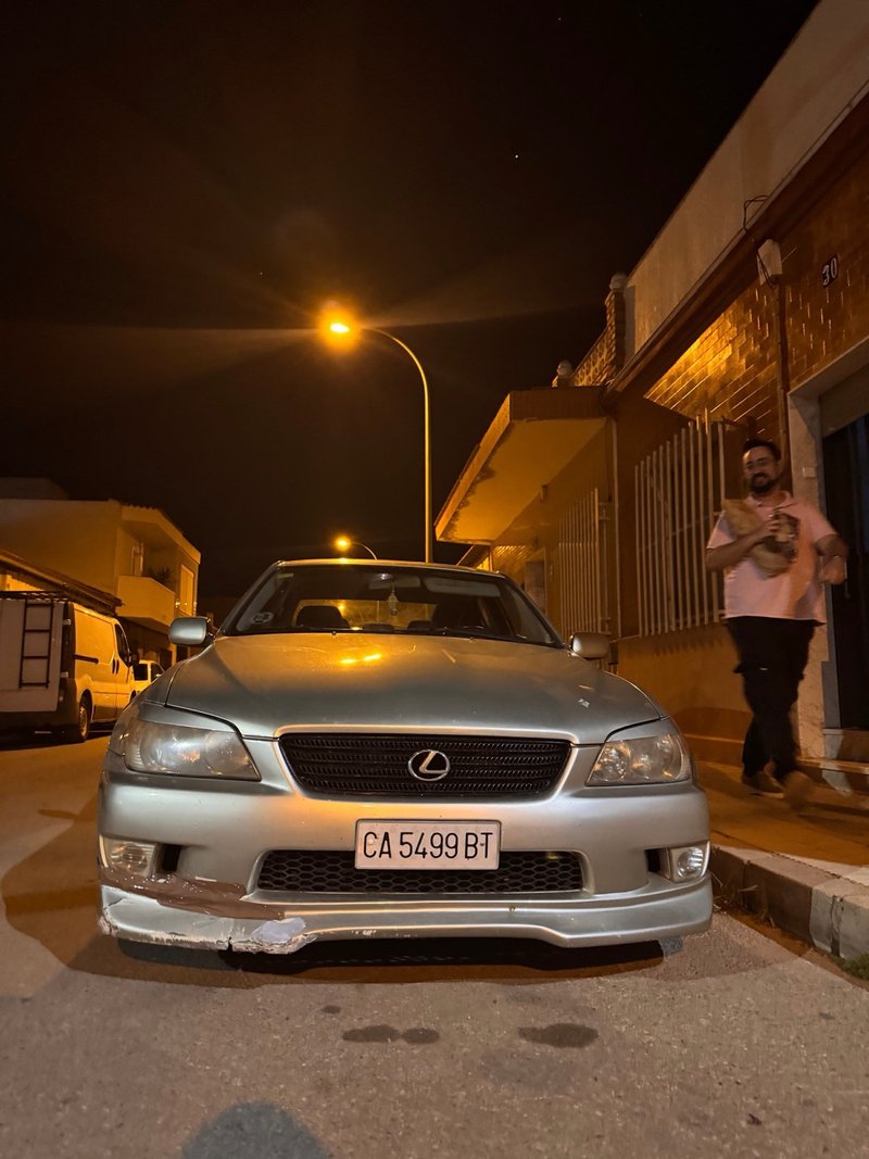 Lexus IS200 1999 - foto 1