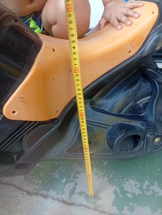 Moto correpasillos infantil naranja y negra