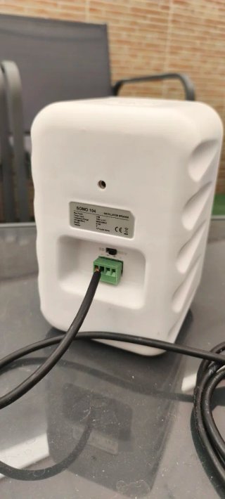 Un Altavoz AMS Profesional Blanco