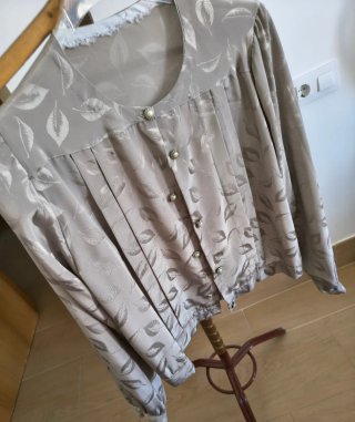 Blusas y vestidos muy bonitos y nuevos
