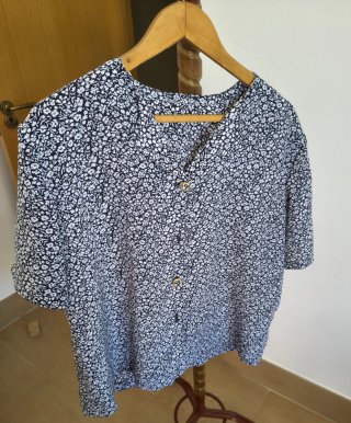 Blusas y vestidos muy bonitos y nuevos