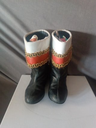 Botas Piratas Villena Negras y Rojas