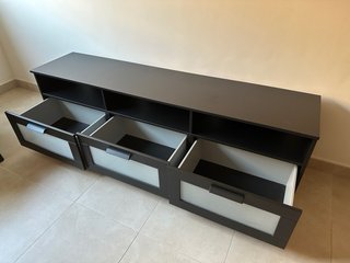Mueble TV negro con cristal