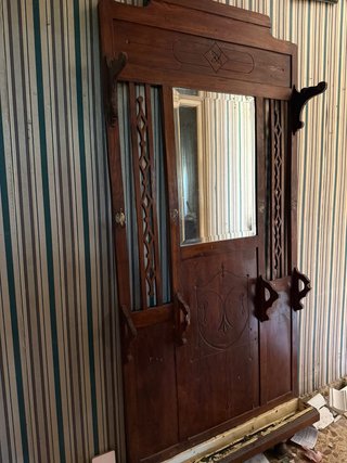 Mueble de entrada antiguo de madera