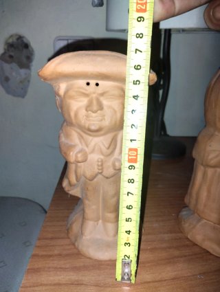 Cabezones pequeños de barro