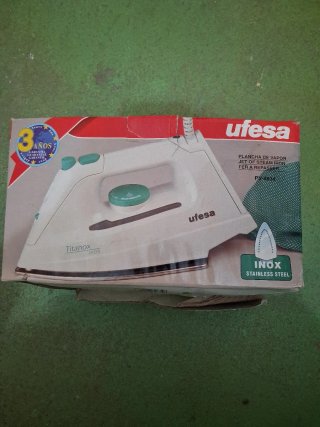 Plancha de vapor blanca