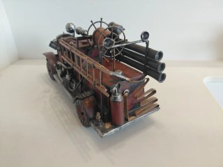 Camión de bomberos de hojalata