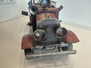 Camión de bomberos de hojalata
