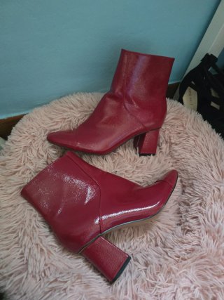 Botines rojos charol tacón