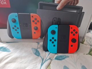 Nintendo Switch Azul y Naranja con Dock
