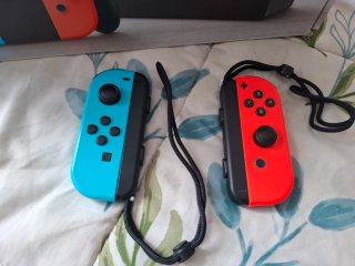 Nintendo Switch Azul y Naranja con Dock