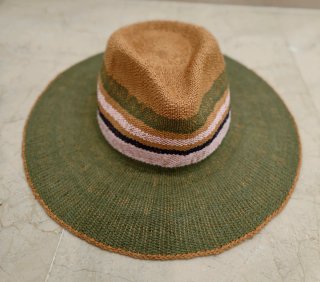 Sombrero de rafia ala ancha