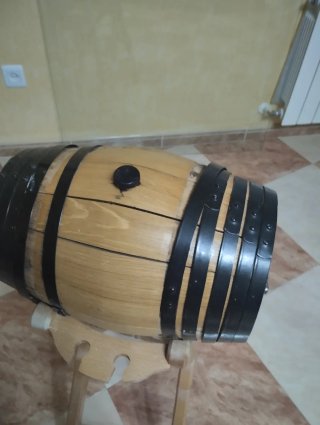 Barril de madera 8L con grifo