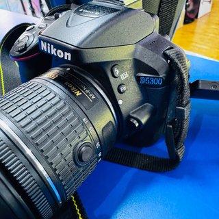 Cámara Nikon D5300 Negra + Bolso