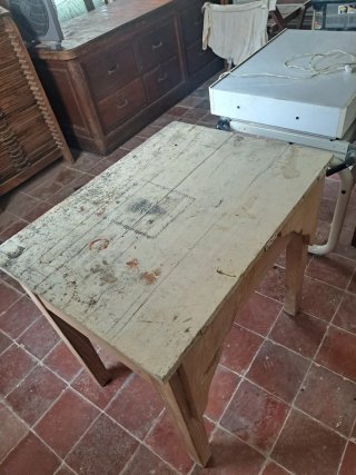 Mesa tocinera de madera maciza