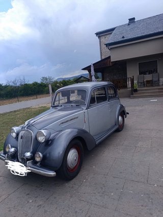 Coche Simca 8