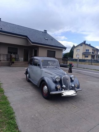 Coche Simca 8