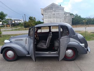 Coche Simca 8